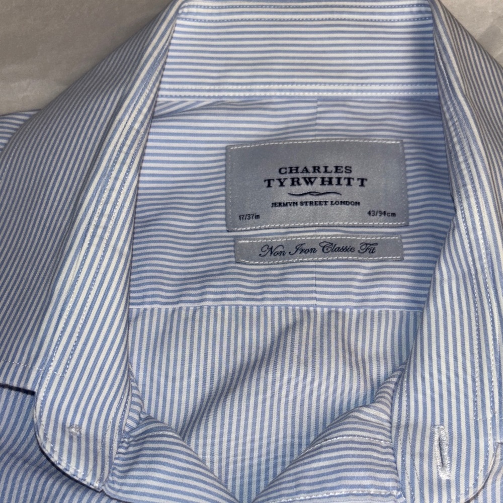 Charles Tyrwhitt Light Blue Pinstripe Dress Shirt Sz 17-37 Non Iron Classic Fit